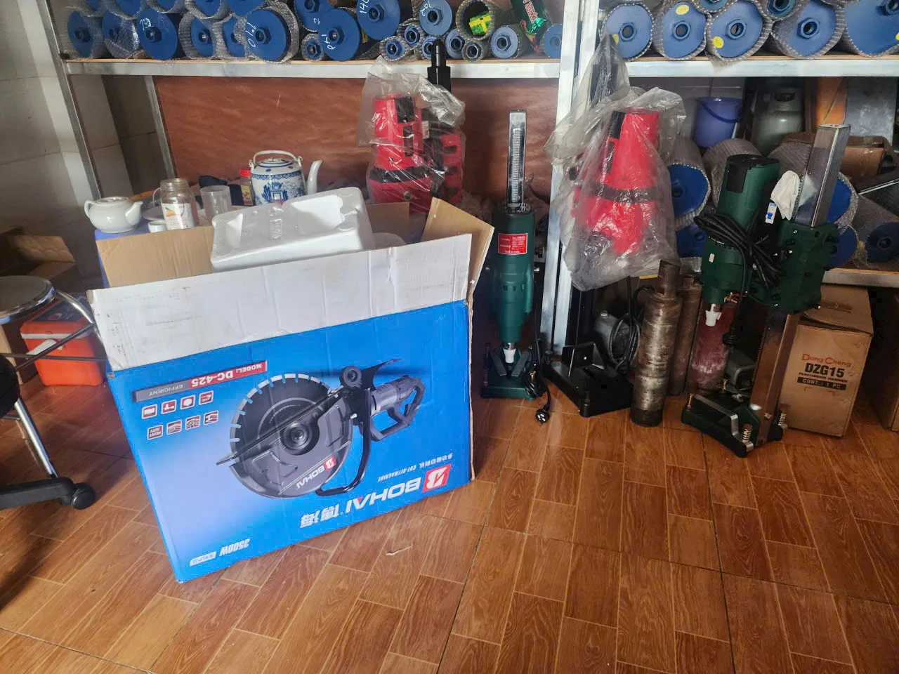 Đục phá bê tông tại Thạch Thất