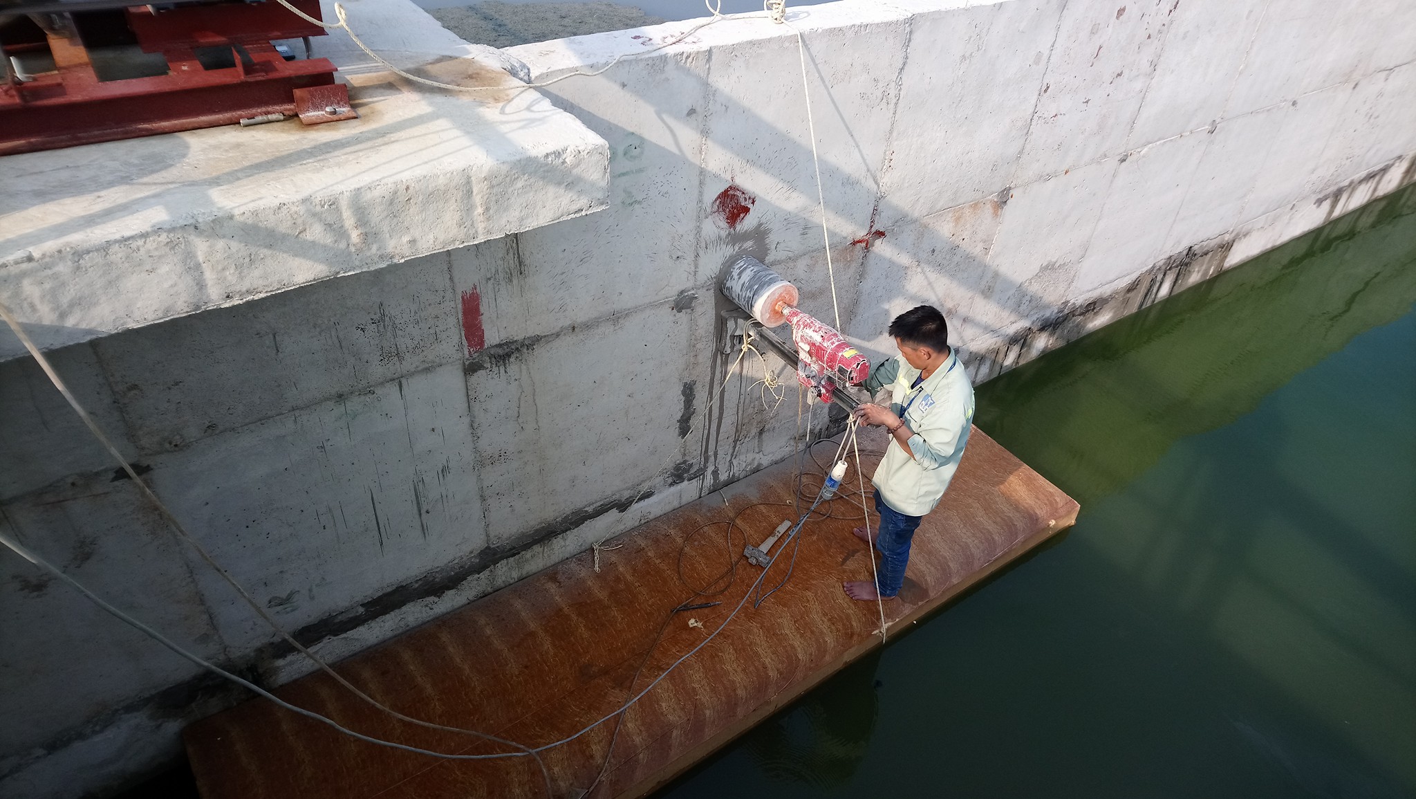 Khoan Rút Lõi Lỗ Điều Hòa Hà Nội